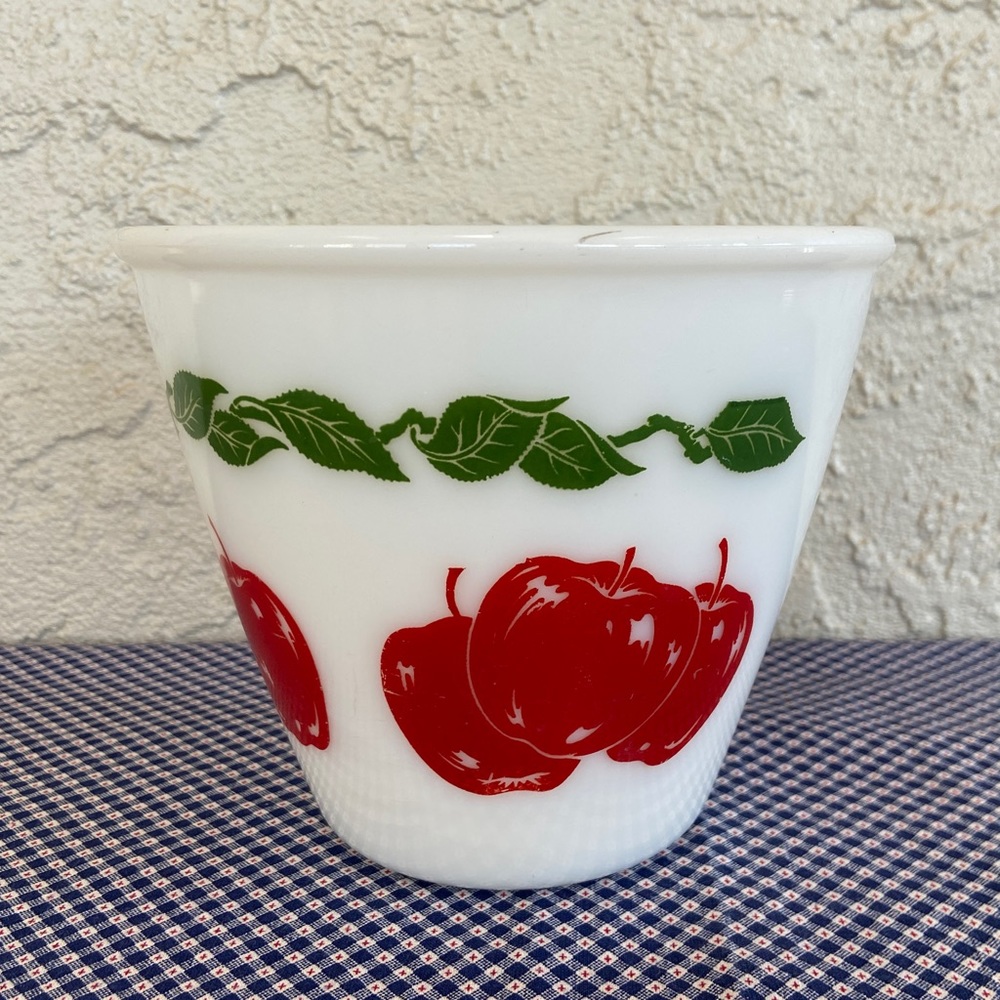 MCM Hazel Atlas White Splash-Proof Mixing Bowl - Apple Design - Picture 11 of 14